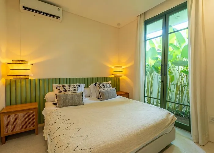 Boutique 4br With Private Pool & Balcony *