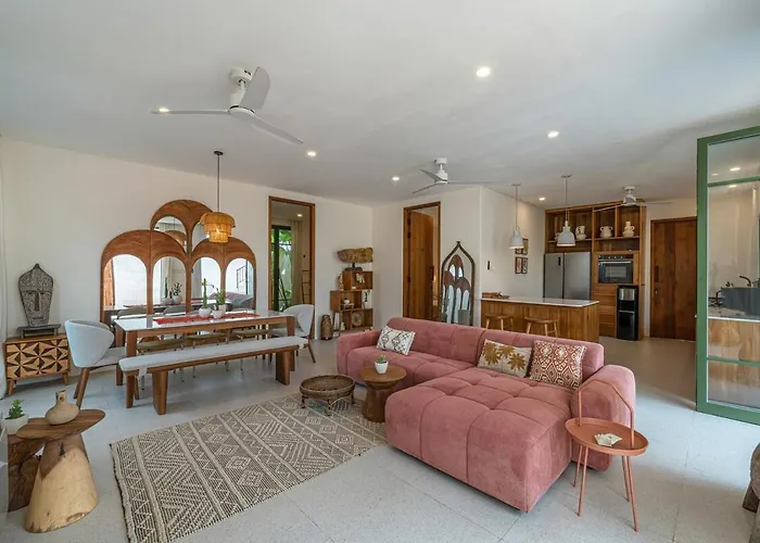Boutique 4br With Private Pool & Balcony