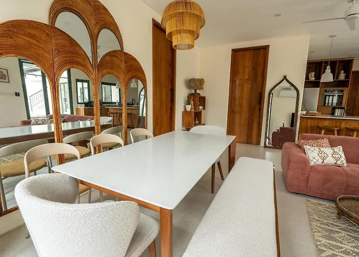 Boutique 4br With Private Pool & Balcony Villa Dalung (Bali)